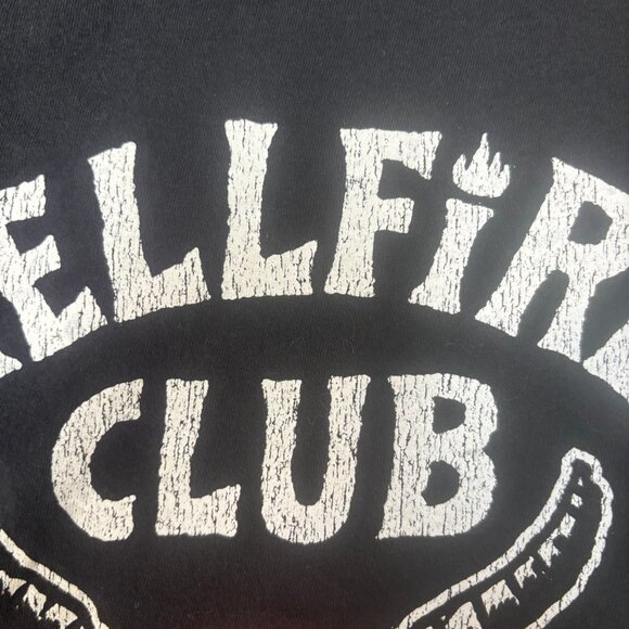 Stranger Things Hellfire Club Shirt Small Fitted Crewneck Graphic Print Worn Tee - Picture 8 of 9